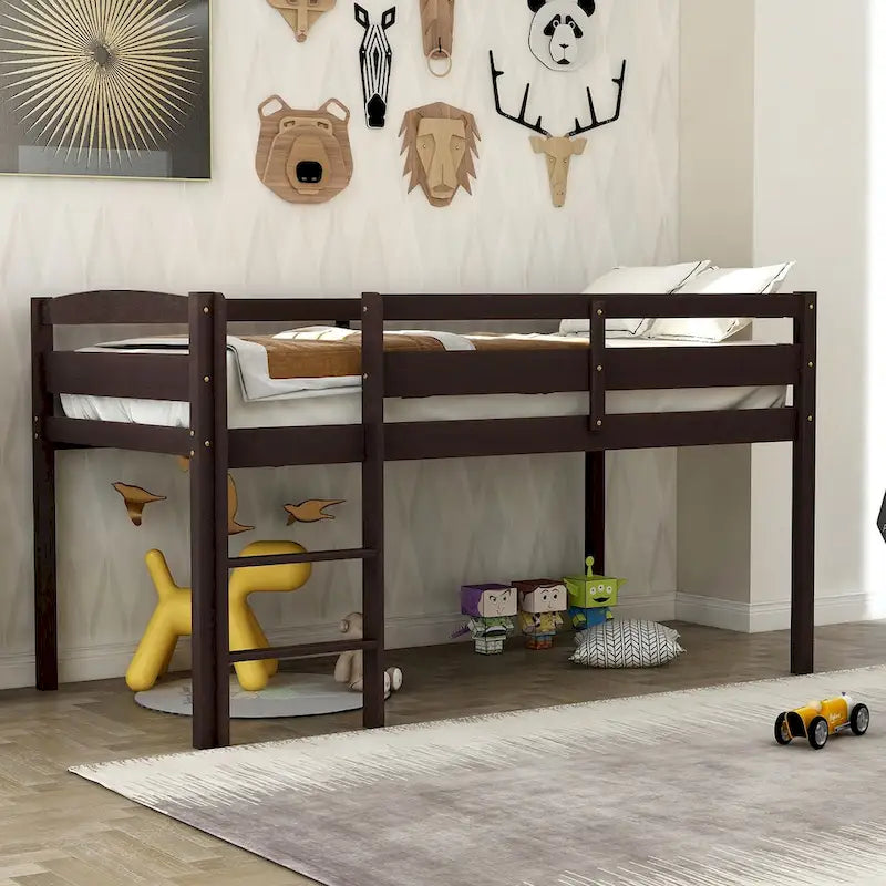 Lit bas mezzanine en bois simple avec échelle